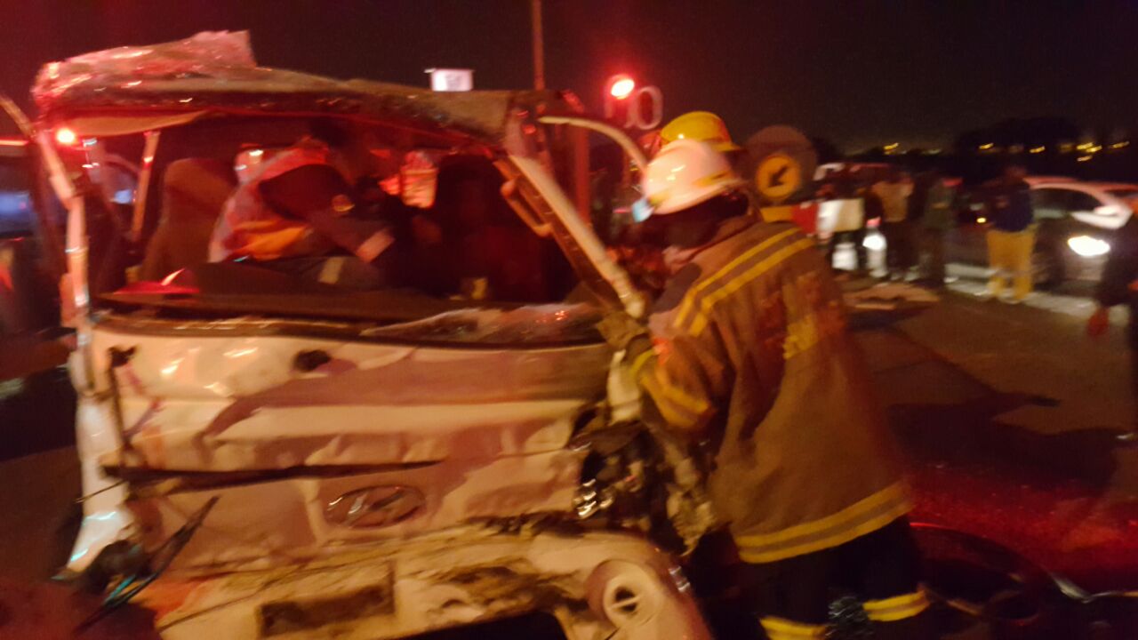 Three injured after two pick-up trucks collided with each other