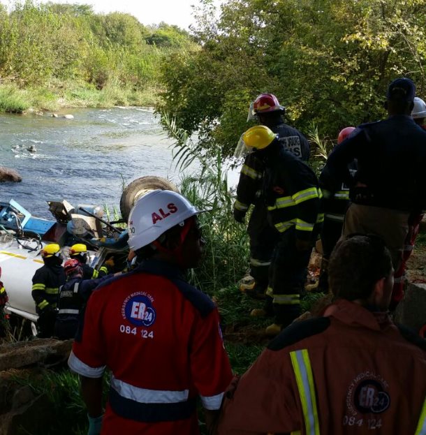 Driver killed as truck crashes off bridge in Diepsloot (2)