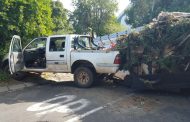 Five injured when bakkie crashes into wall, Hout Bay