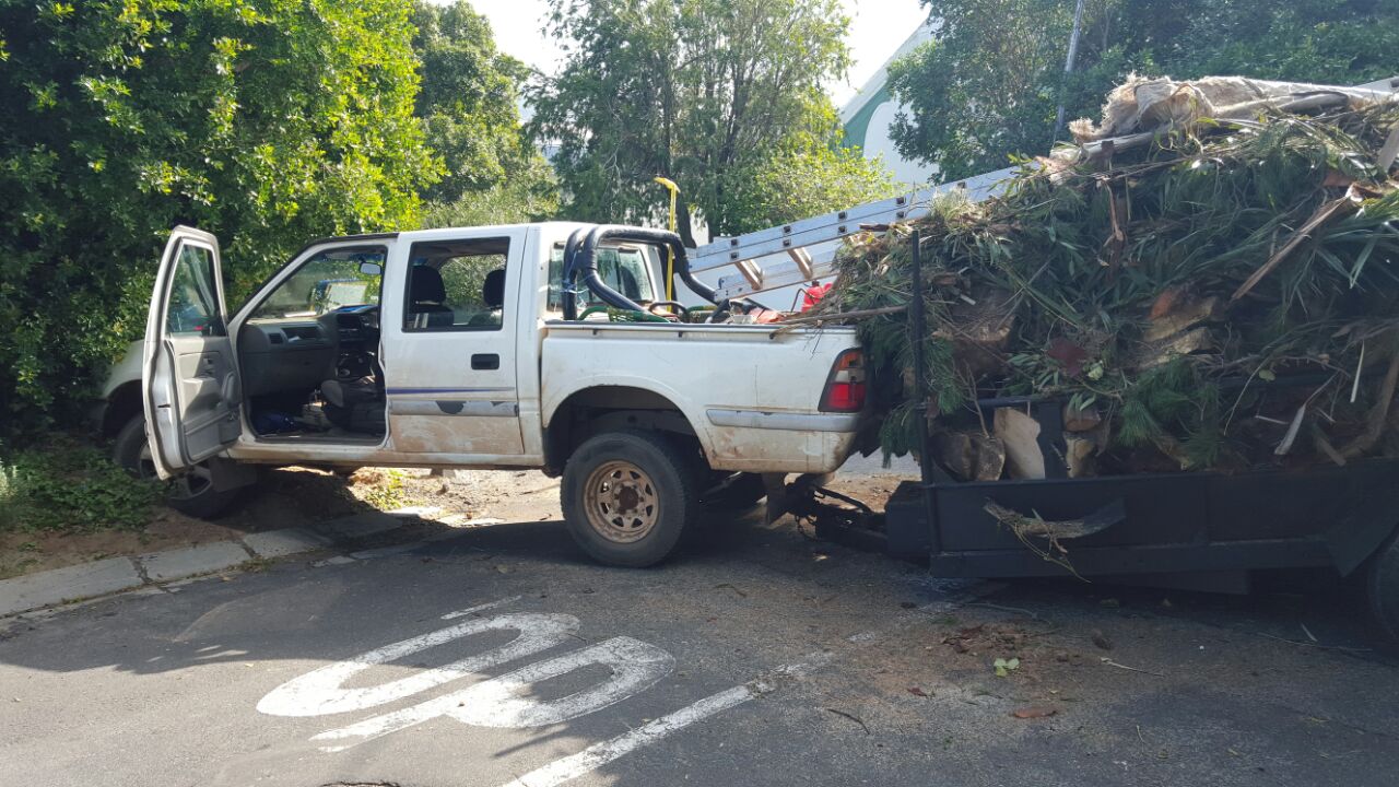 Five injured when bakkie crashes into wall, Hout Bay