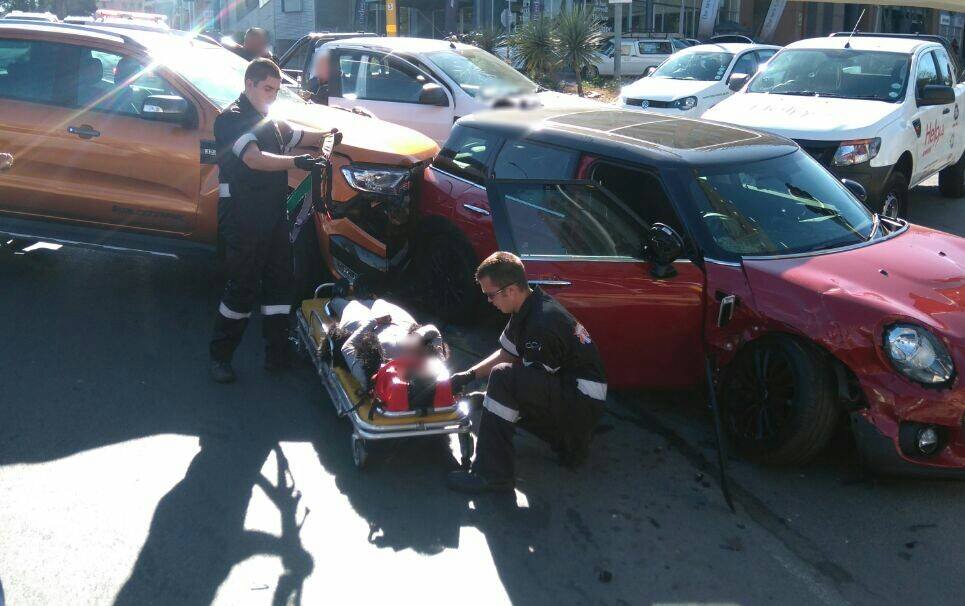 Drivers injured in collision at intersection in Rosebank