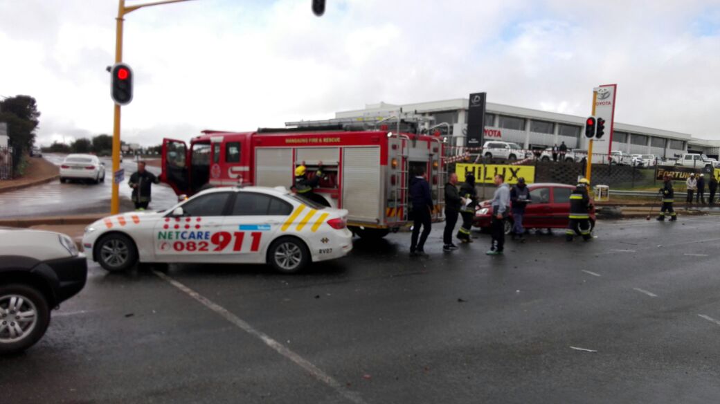 Woman injured in collision at Intersection in Langenhovenpark, Bloemfontein