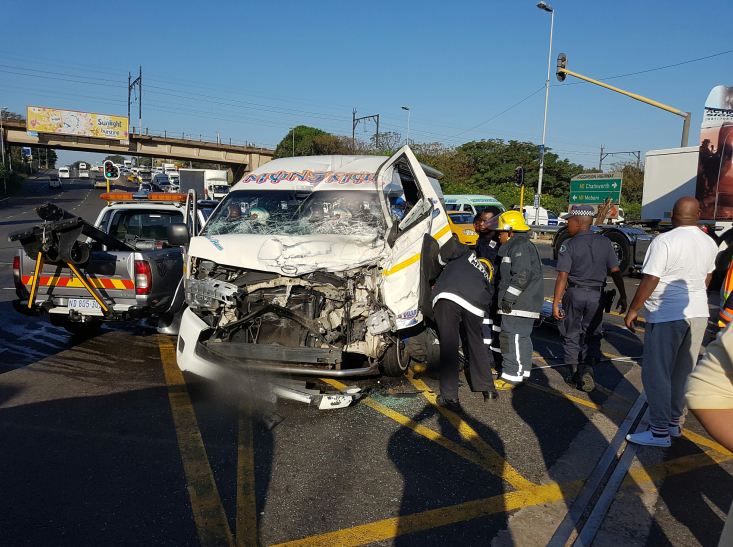 16 injured in Taxi crash on the M1 Higginson Highway