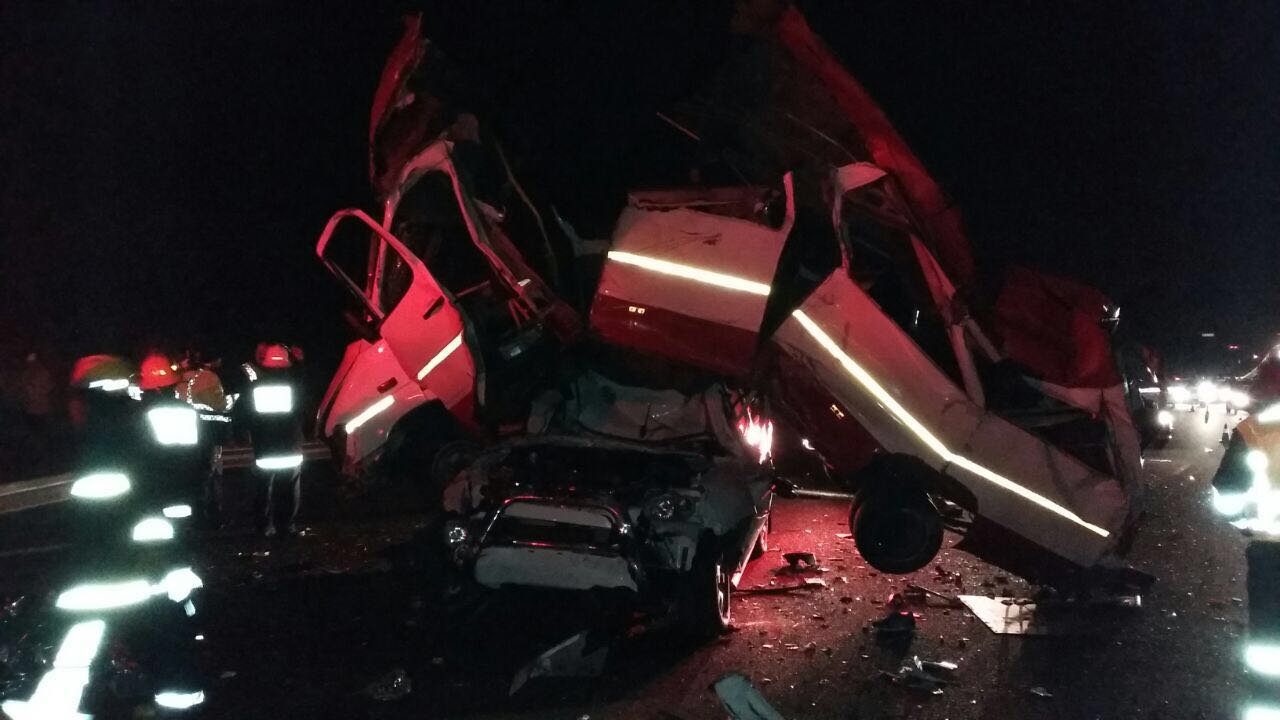 Two killed in collision between taxi and bakkie on N2 South at Durban