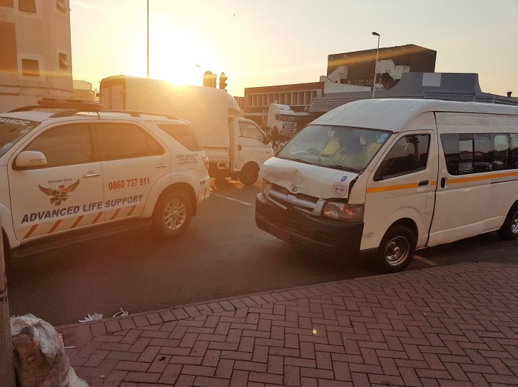 6 Injured in taxi crash at intersection in Durban