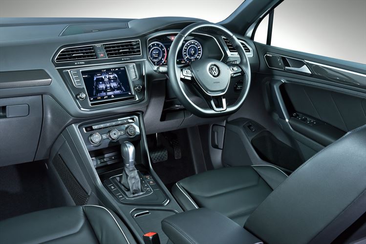 new-tiguan-interior_002_880x500