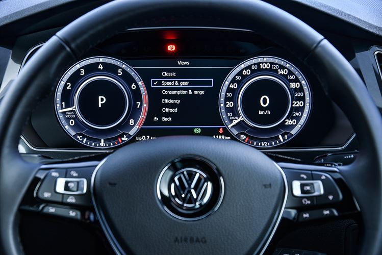 new-tiguan-interior_003_880x500