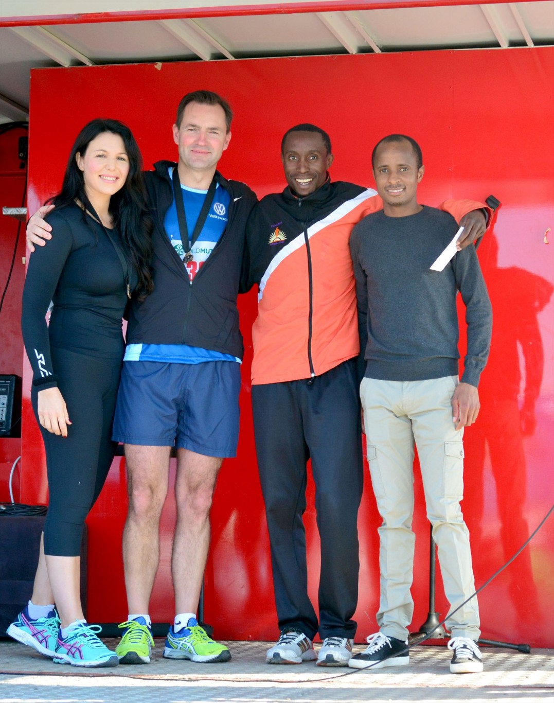 From L-R: Wendy Schaefer, who ran with her husband, Volkswagen Group South Africa Chairman and Managing Director, Thomas Schaefer with the winner of the Men’s 10km race Amos Nyongo and SA Rio Olympics participant Lusapho April.