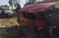 14 Injured as taxi crashes into tree on Old Pretoria Main Road, Midrand.