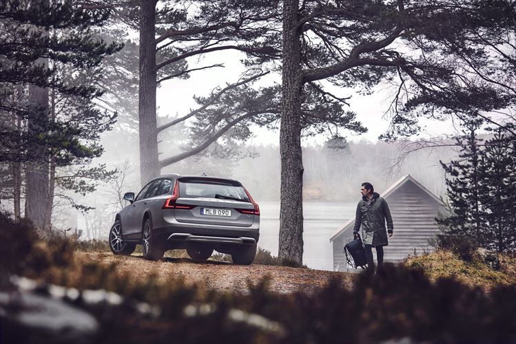 Volvo Cars reveals adventurous side with new V90 Cross Country