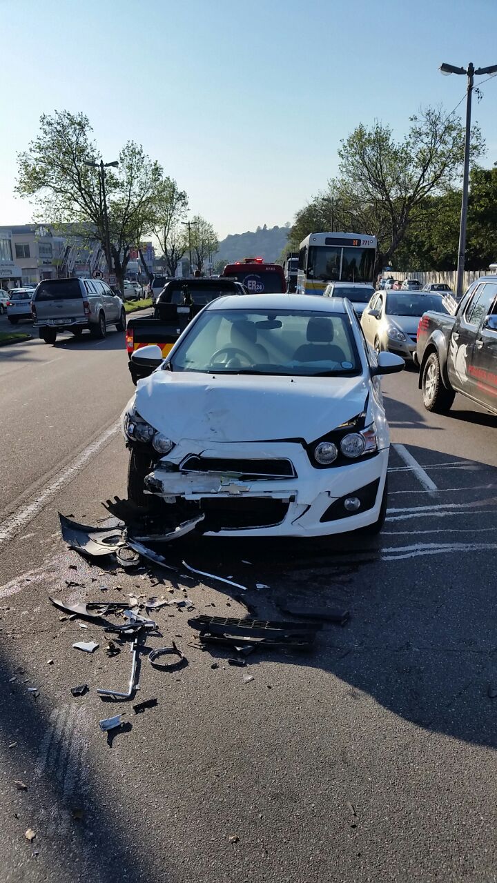 Vehicle t-bones another injuring two outside Pinetown