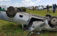 Three injured after bakkie rolled in Macassar