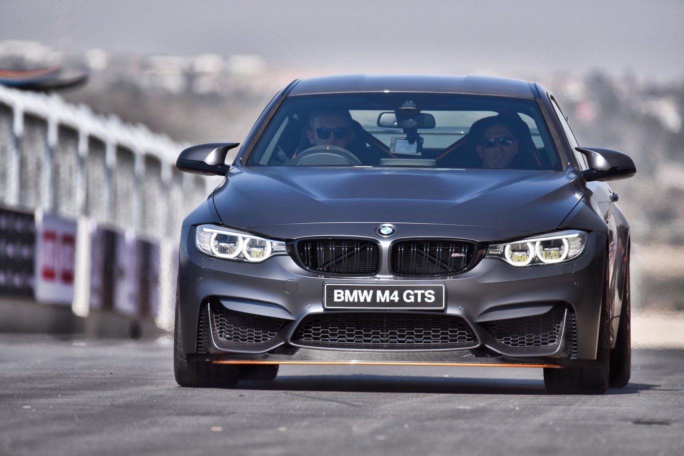 p90231457_highres_the-bmw-m4-gts-makes_1800x1800