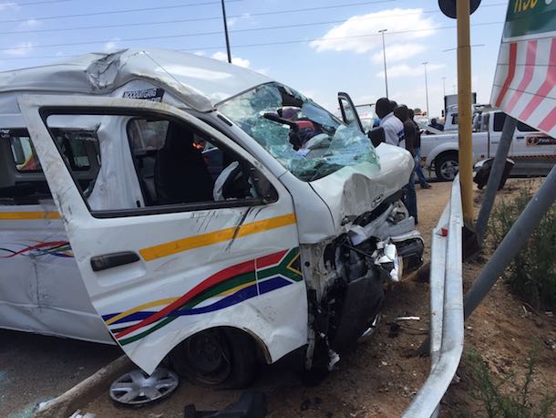 olievenhoutbosch-car-t-bones-taxi-injuring-eight