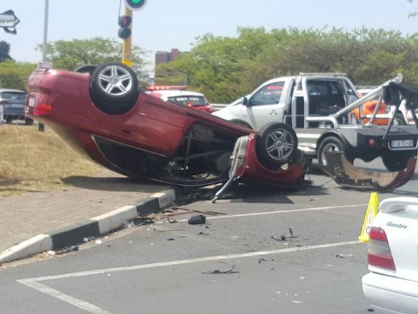 4 people injured after 2 cars collide in Rosettenville, Johannesburg