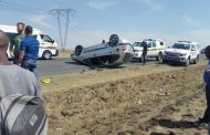 1 killed and 4 injured after car swerved and rolled to avoid oncoming vehicle