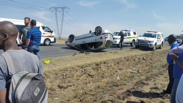 1 killed and 4 injured after car swerved and rolled to avoid oncoming vehicle