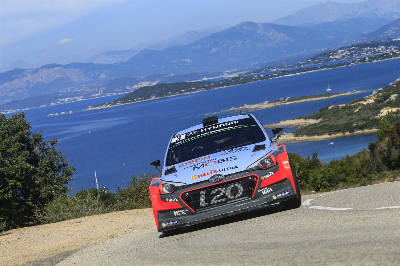 Hyundai on podium again at Tour de Corse, Neuville stays with the team