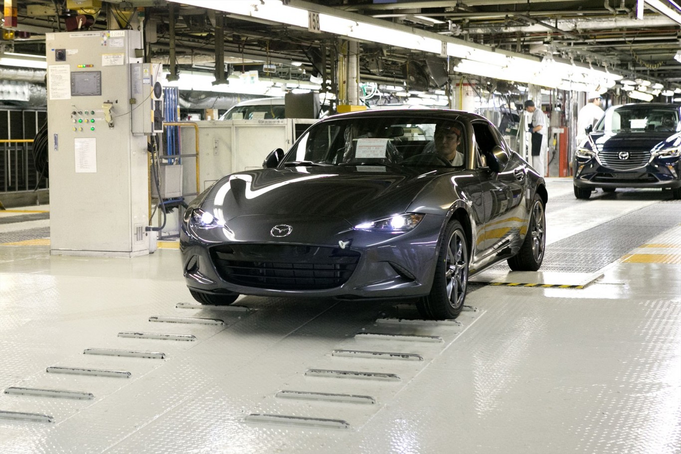Mazda starts production of the Mazda MX-5 RF