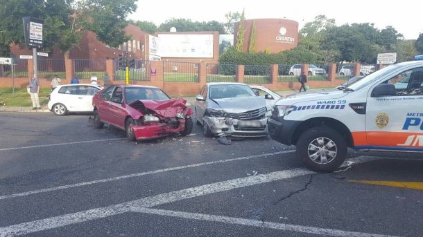 A serious collision on the corner of Braam Fischer and Will Scarlet