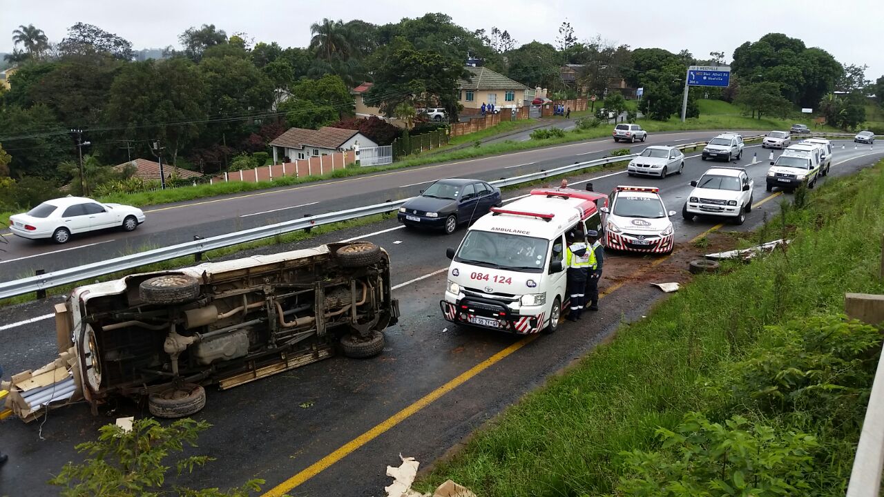 Bakkie rolls injuring three in Dawncliff in KwaZulu Natal.