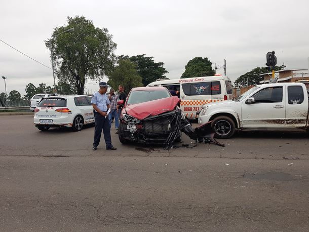 6 hurt in Pinetown taxi crash after a taxi and a vehicle collided