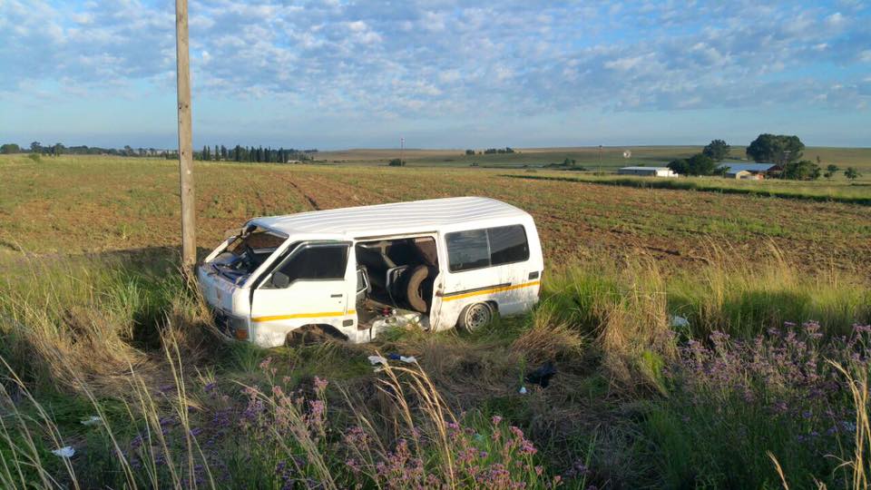 Taxi overturned between Lindley and Petrus Steyn