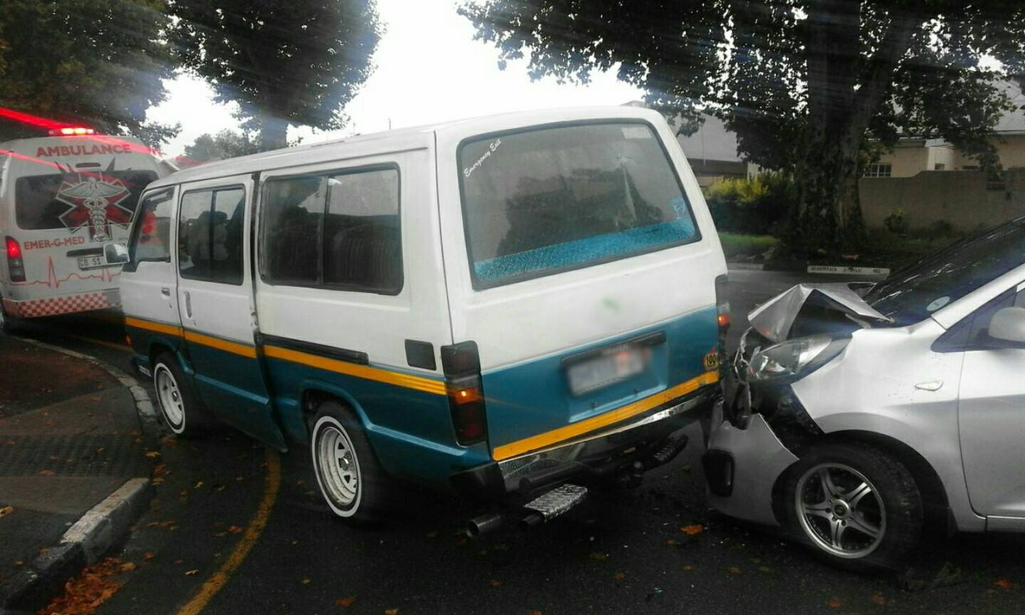 Car rear-ends taxi on the Albertina Sisulu and 9th, Bez Valley