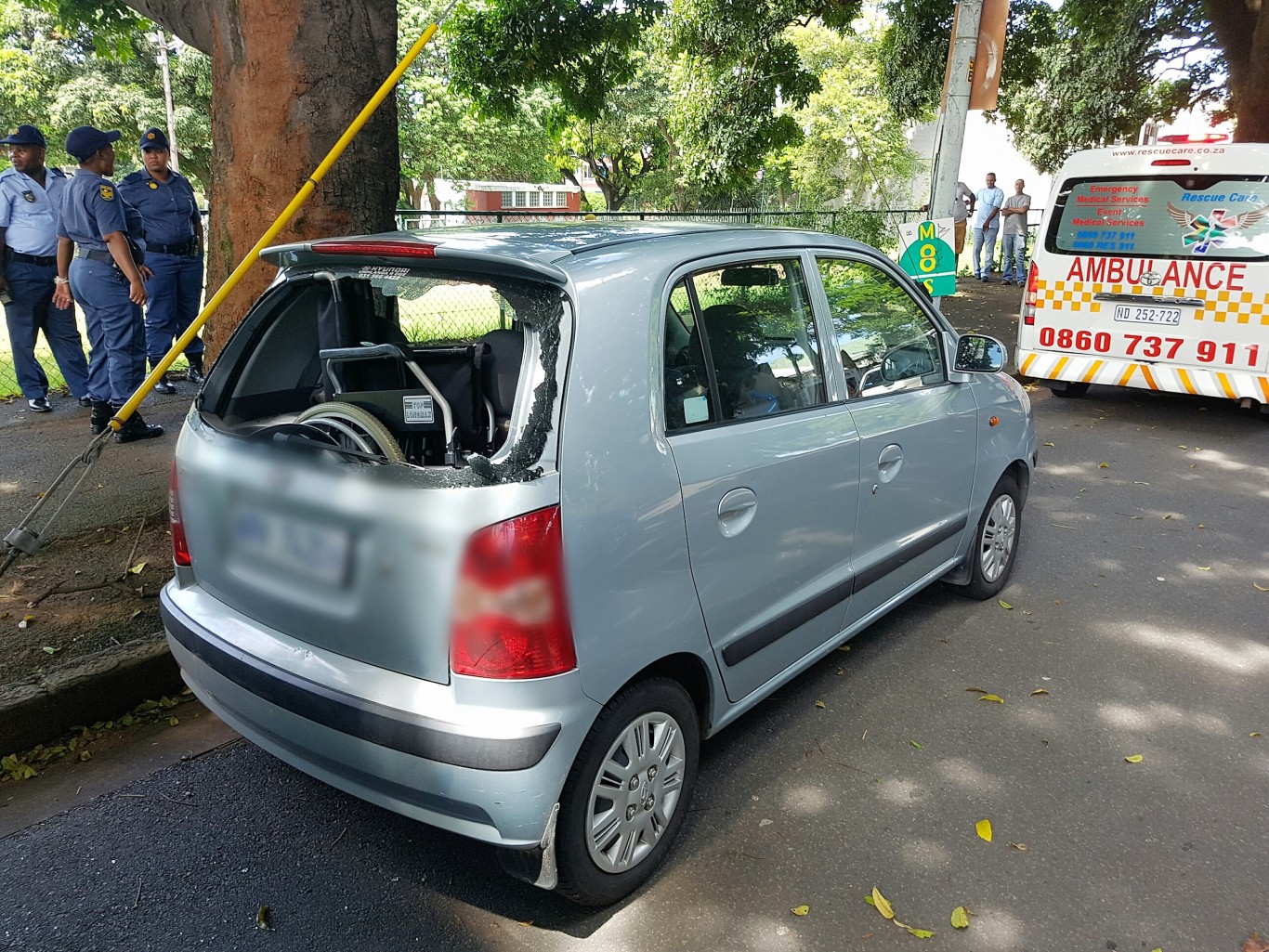 3 Injured in crash on Cowey Road and Clarence Road in Morningside