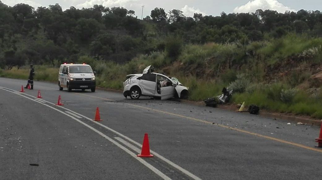 One killed in collision on the R555 between Steelpoort and Rosenekaal.