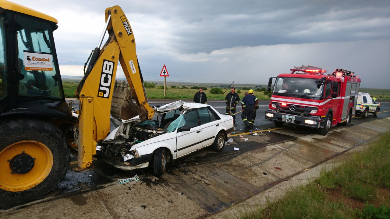 Two injured in N8 TLD crash near Bloemfontein