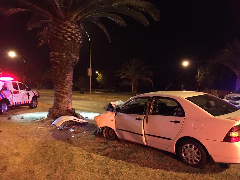 Driver injured in crash into tree on O.R. Tambo (Church) Street, Bloemfontein