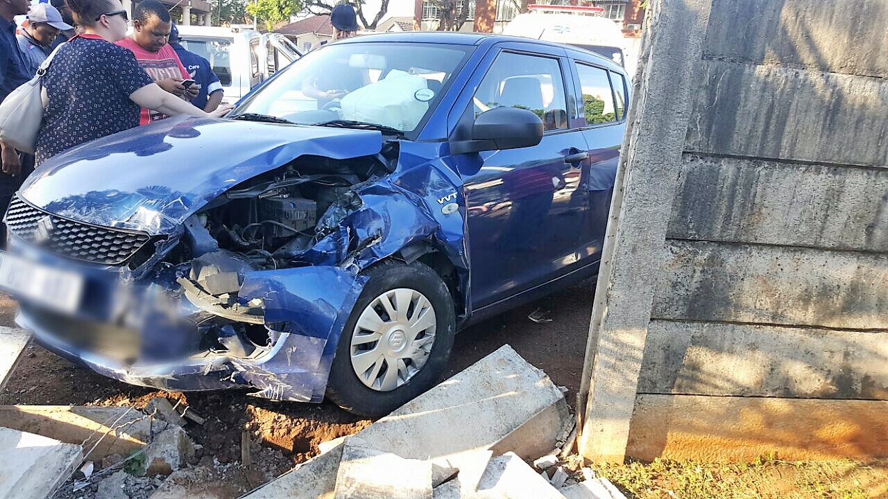 2 Injured in crash on the corner of Bartle Road and Fennis Cowles Road in Umbilo