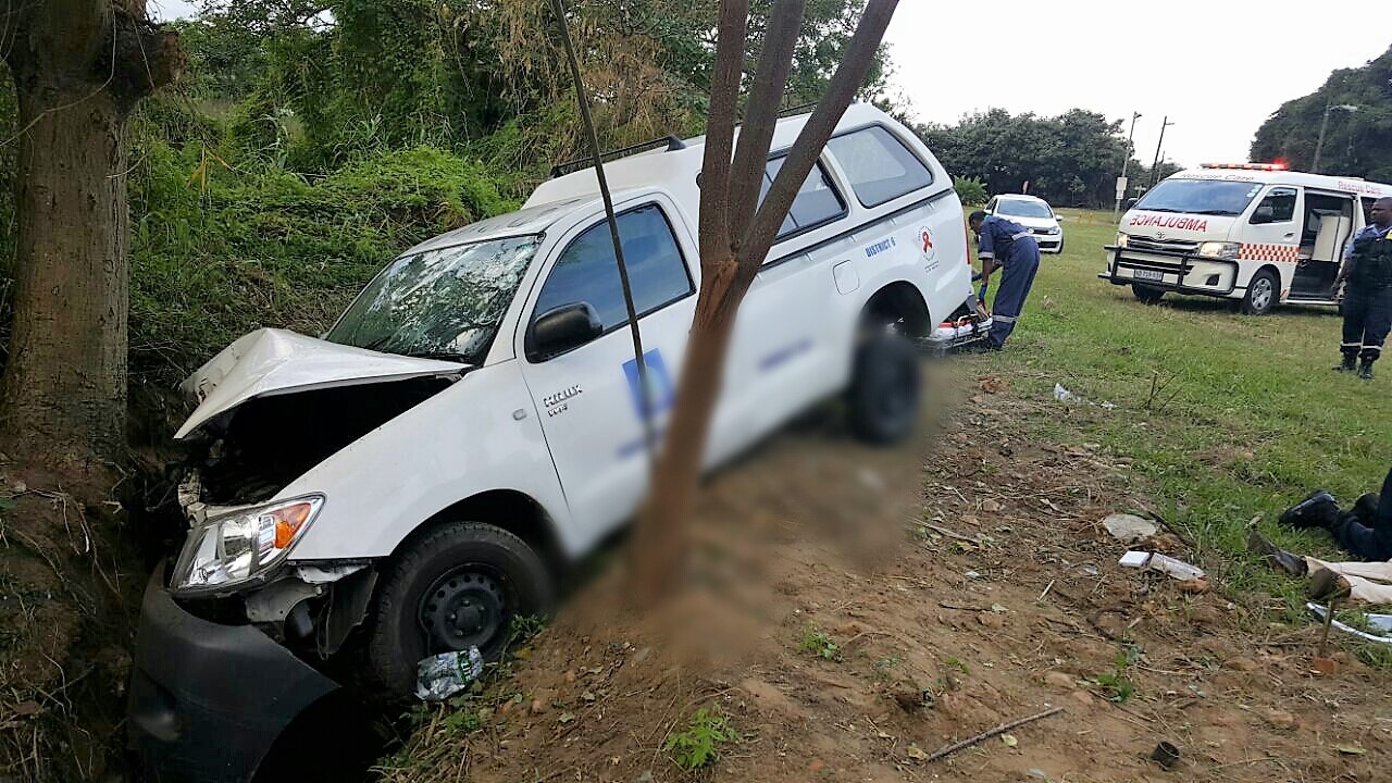 2 Injured in single vehicle crash on Beach Road in Isipingo