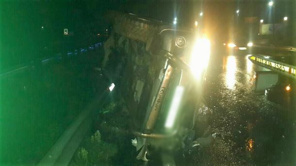 Woman killed and 2 others injured when a vehicle lost control and rolled,  Maytime Kloof