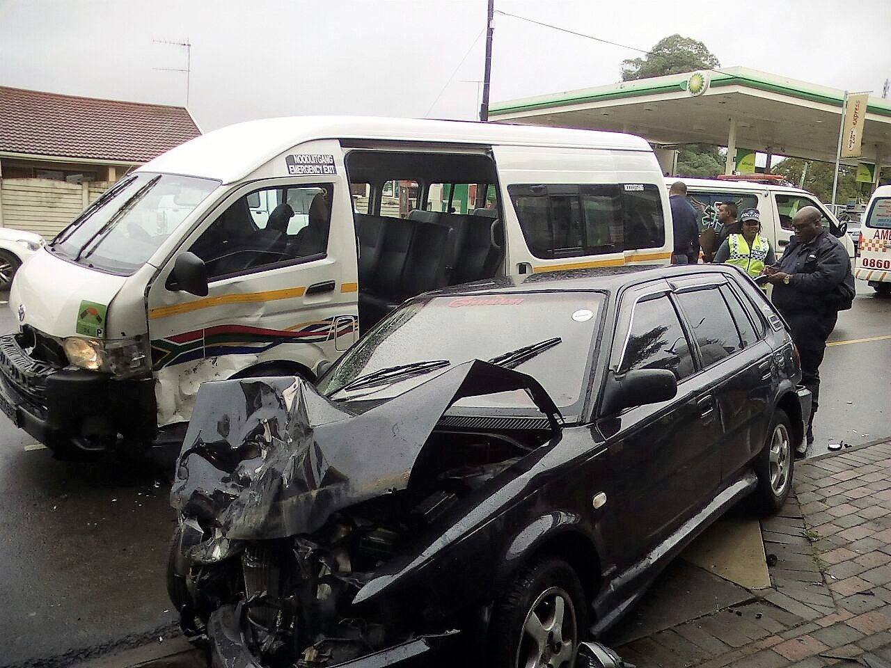 2 Injured in taxi crash on Main Road in Escombe Queensburgh