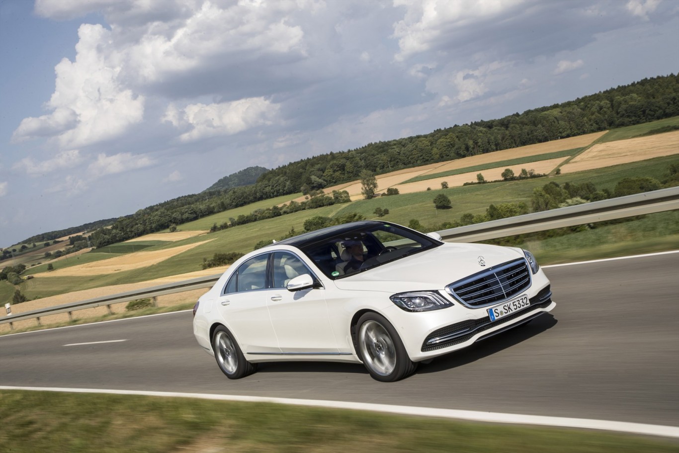 The new S-Class : The automotive benchmark in efficiency and comfort