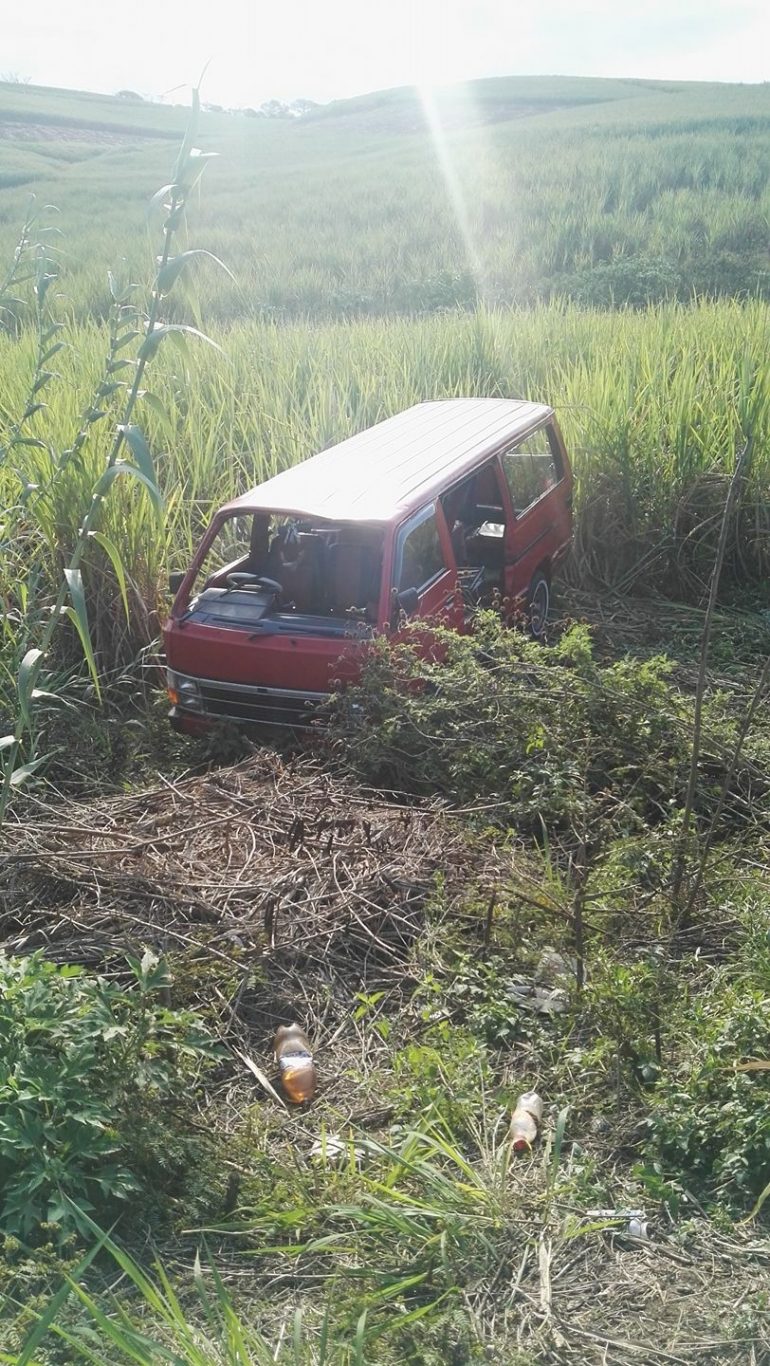 Taxi Crashes Into Ditch, Verulam
