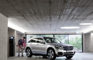 GLC F-CELL goes into preproduction: world's first electric vehicle with fuel-cell/battery powertrain