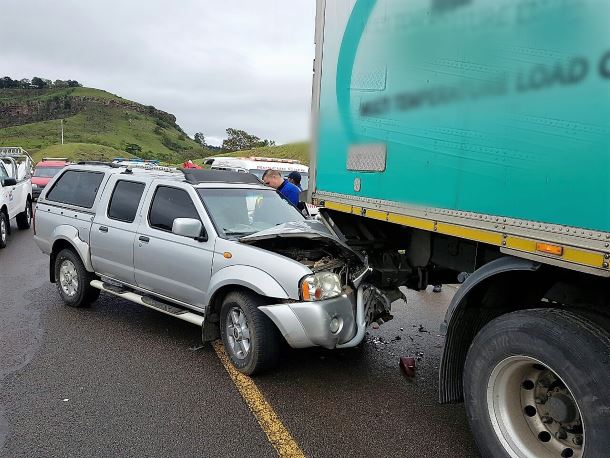 6 Injured in crash near Richmond Road offramp