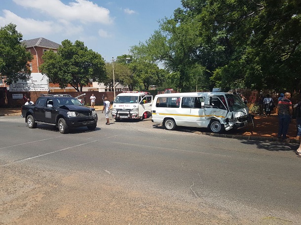 [VANDERBIJLPARK] - Taxi and bakkie collide leaving six injured.