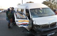 Taxi and car collide killing one, injuring thirteen in Witbank