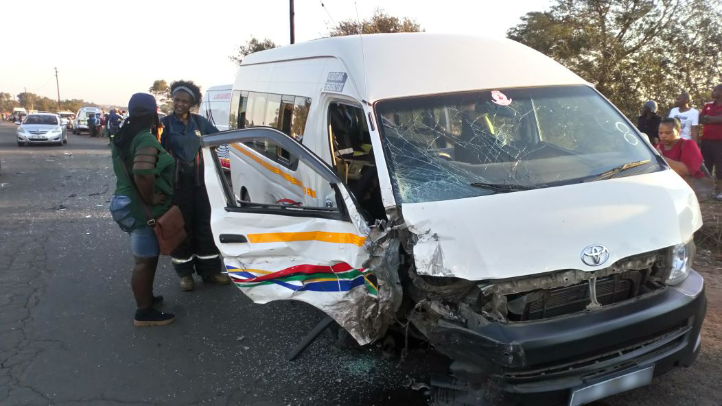 Taxi and car collide killing one, injuring thirteen in Witbank