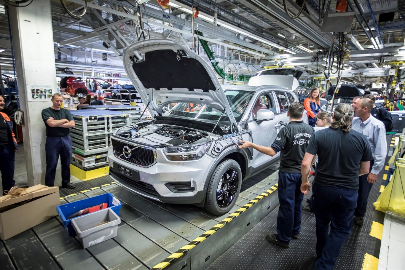 Production of Volvo’s first ever compact premium SUV begins in Belgium