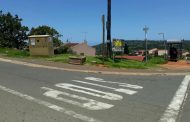 Woman assaulted in Lotus Park in attempted robbery of cellular phone while waiting for a taxi
