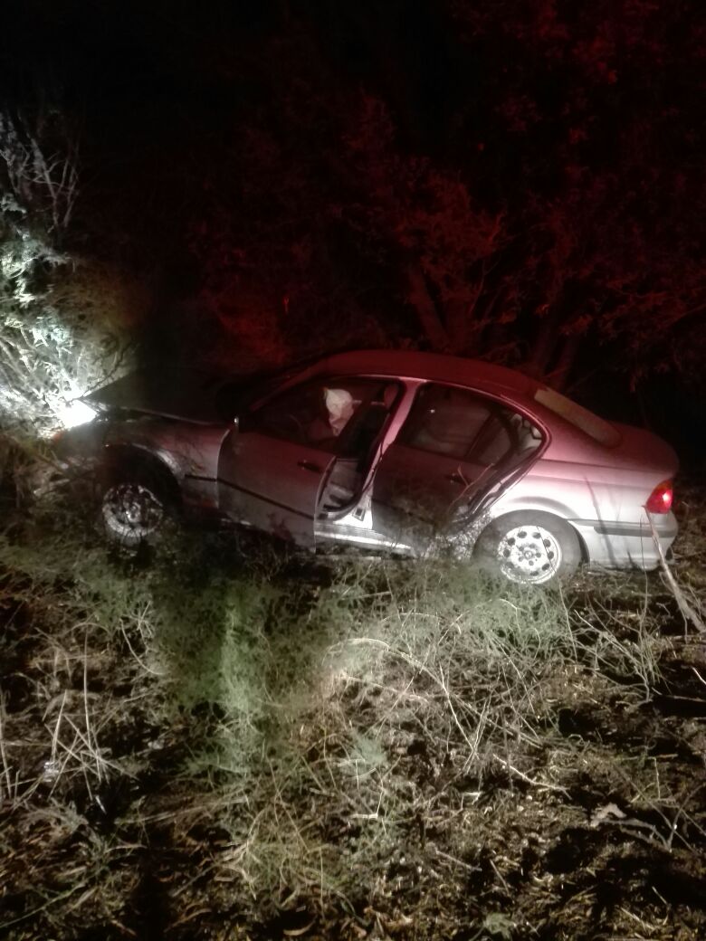 Two injured after their overturned and crashed into a tree in Ritchie in Kimberley