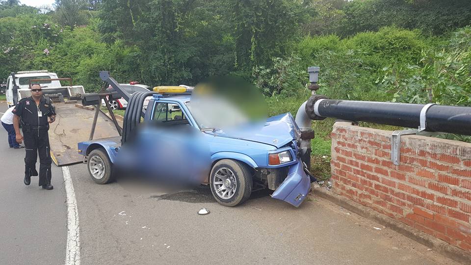 Tow truck crashes into bridge in Verulam