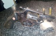 Eight suspects arrested and two firearms seized
