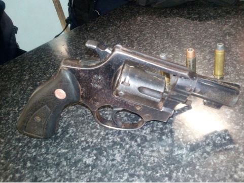 Eight suspects arrested and two firearms seized