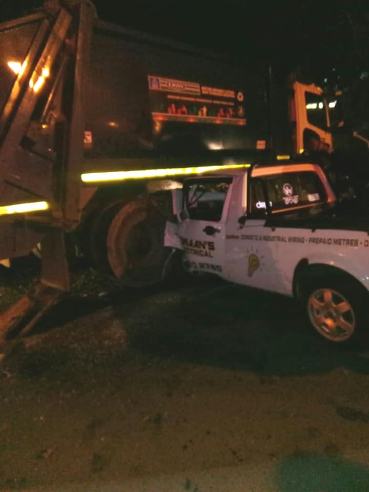 Two Injured In Bakkie Collision in Verulam, KZN